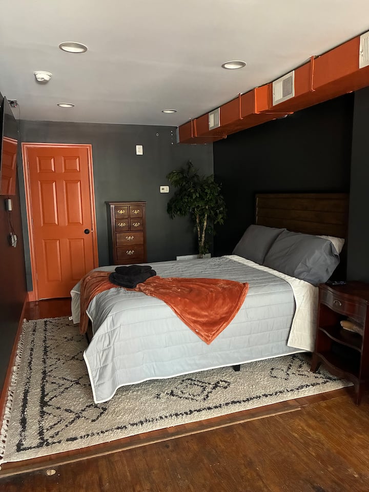 Apartment Steps From Camden Yards - Baltimore, MD
