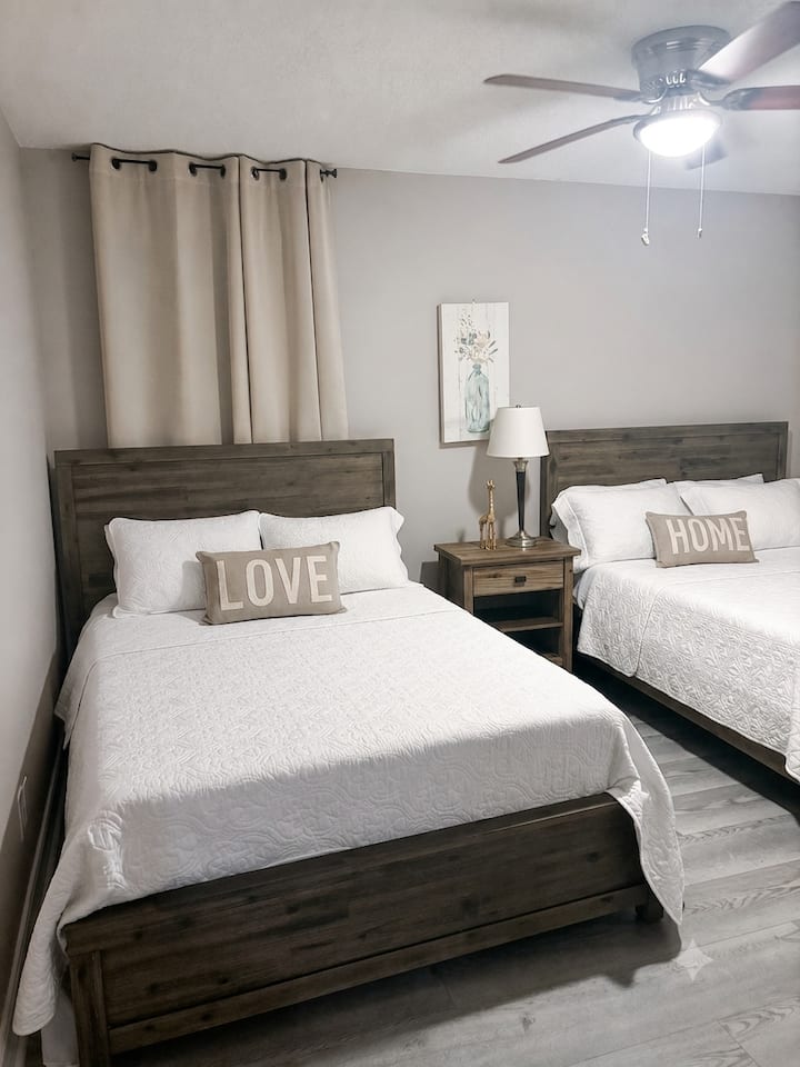 Chic Newly Renovated Family Townhome - Ocoee, FL