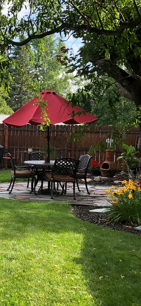 Homey/private ranch near Henrietta comercial area.