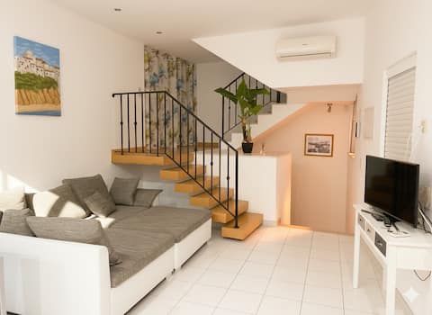 Top performing Airbnb: Albufeira Beach House: 2 min to the sea in Albufeira E Olhos De água