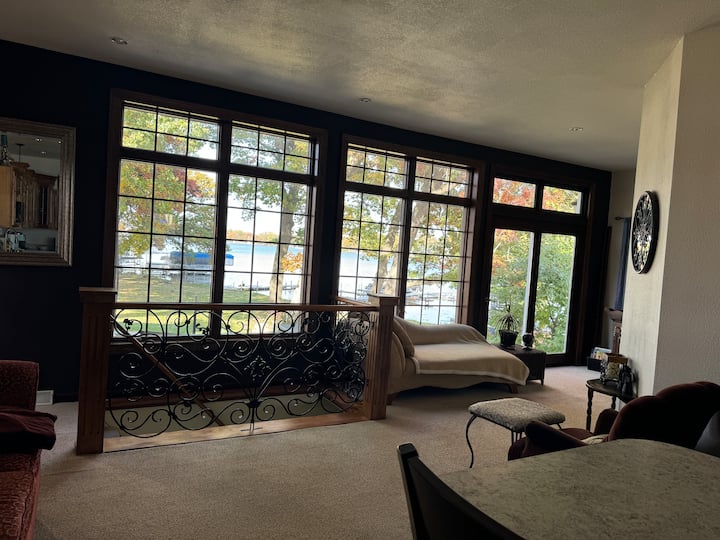 Beautiful Home On Okauchee Lake, Wi - Oconomowoc, WI