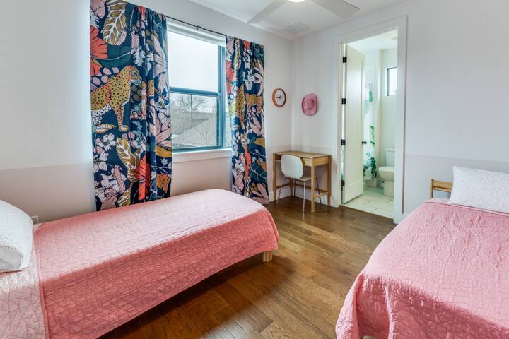 Hip Eastside Oasis w/ Private Pool gallery image 4