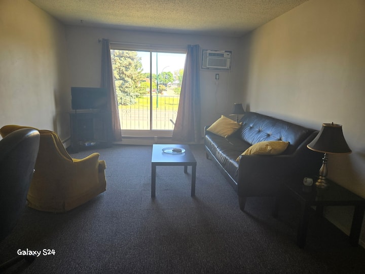 Medicine Hat - Quiet  1 Bedroom - Medicine Hat