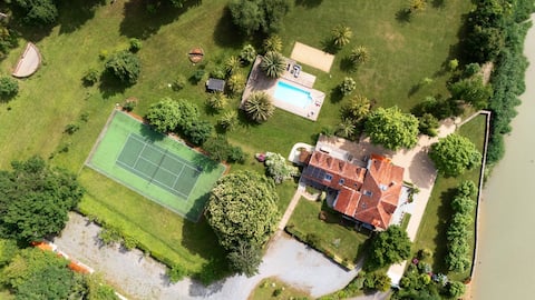 Family estate with pool/tennis by the Adour