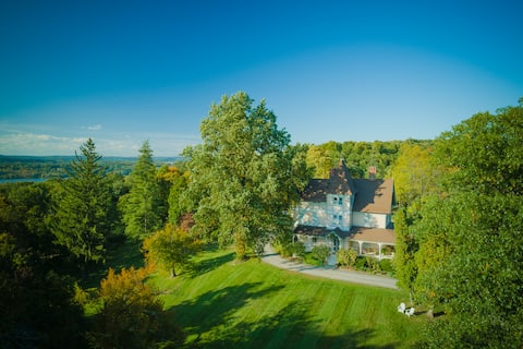 Country retreat with Views, Hiking and Hudson