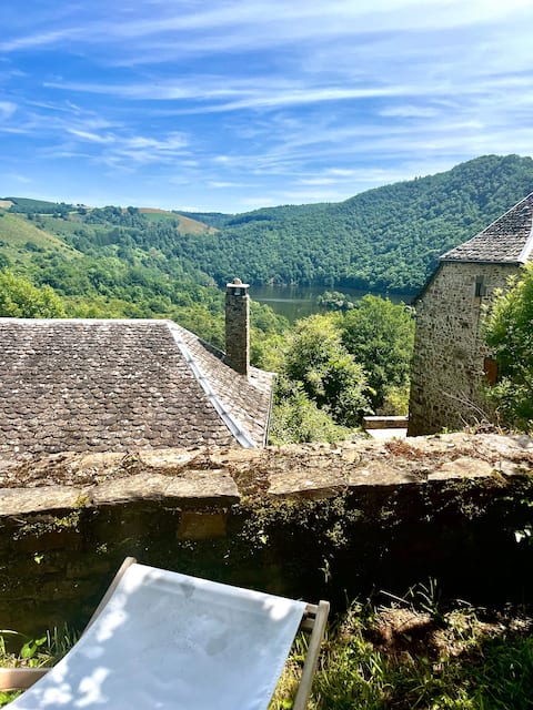Loulie Truyere House: Lake and Gorges View
