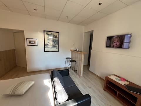 The Belot air-conditioned parking, quiet CNPE Golfech