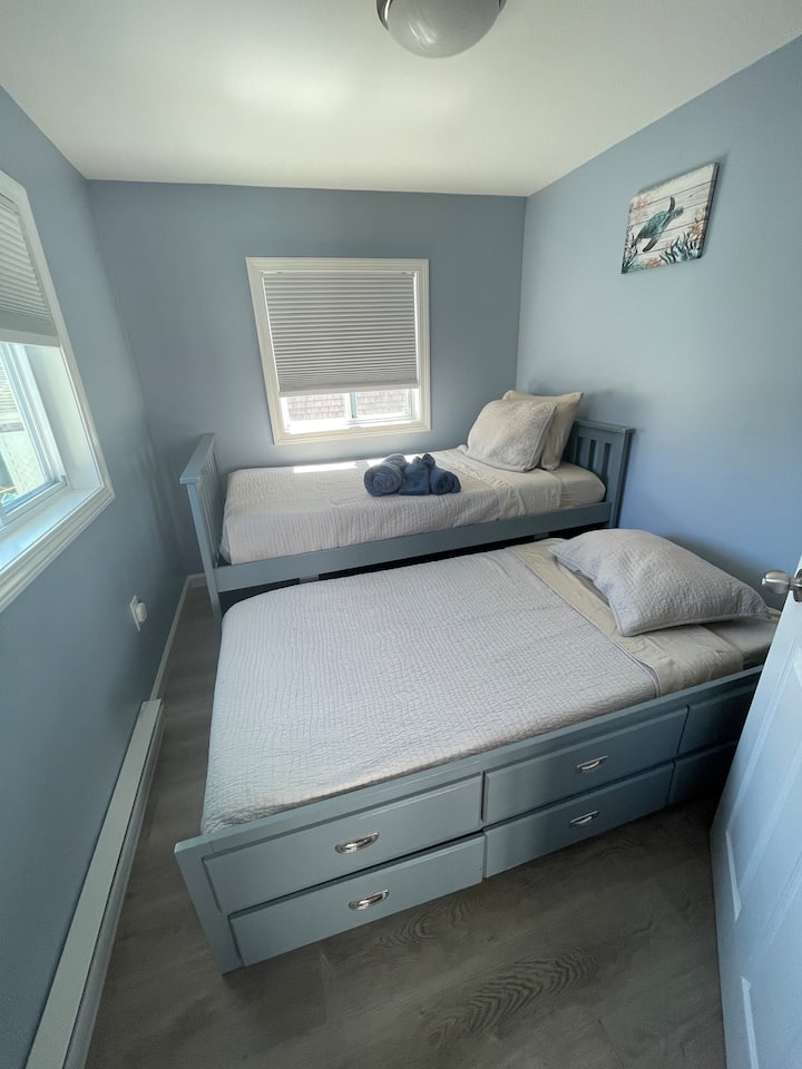 Twin trundle bed
