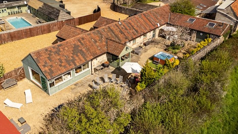 Bramley Barn near Bath + Hot tub