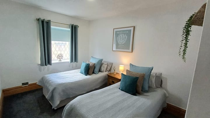 Bedroom 2 can either be 2 x singles or a super king size (zip and link mattresses)
A lovely spacious room, decorated in calming colours making it a perfect place to relax and have a good nights sleep.
Blackout blind and curtains