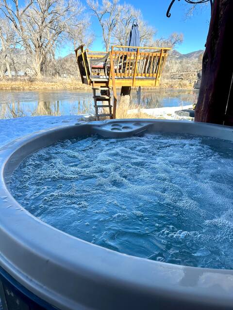 Eagle - Colorado River Cabin with Hot tub!