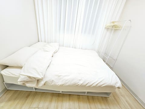 A place of comfort. Daechi-dong Hyun's House (in the middle of Daechi-dong Hakwon)