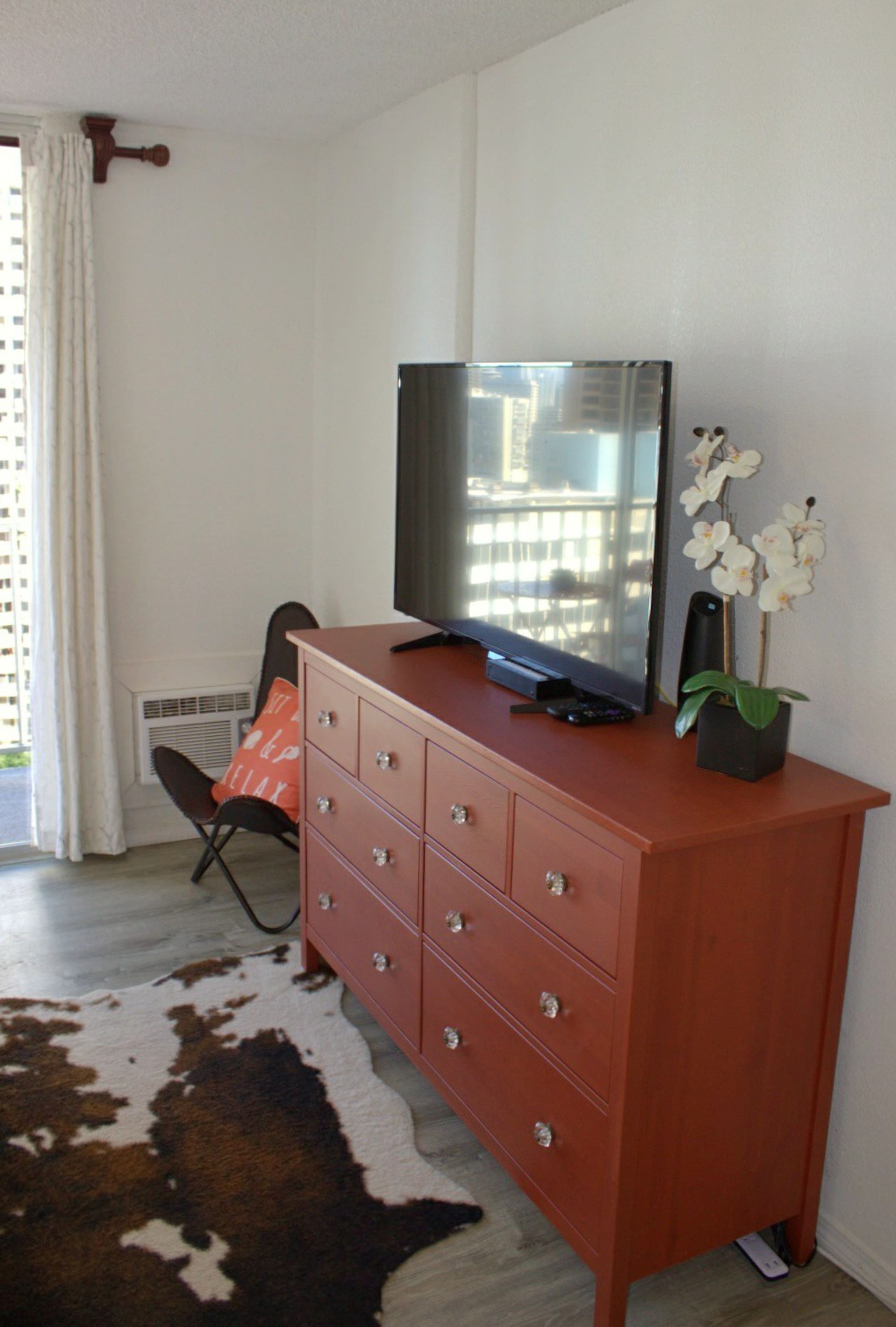 Cute Waikiki Studio with Free Parking - Image 2