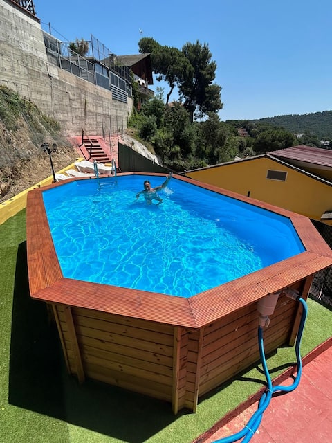 La Casita Amarilla mountain house near Barcelona
