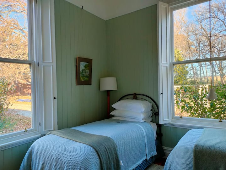 Servants quarter twin 