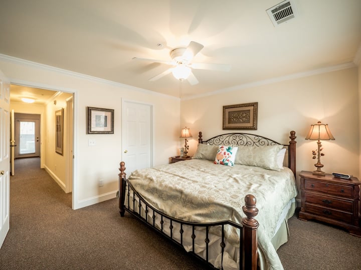 King-size bed with connected bath and hall access.