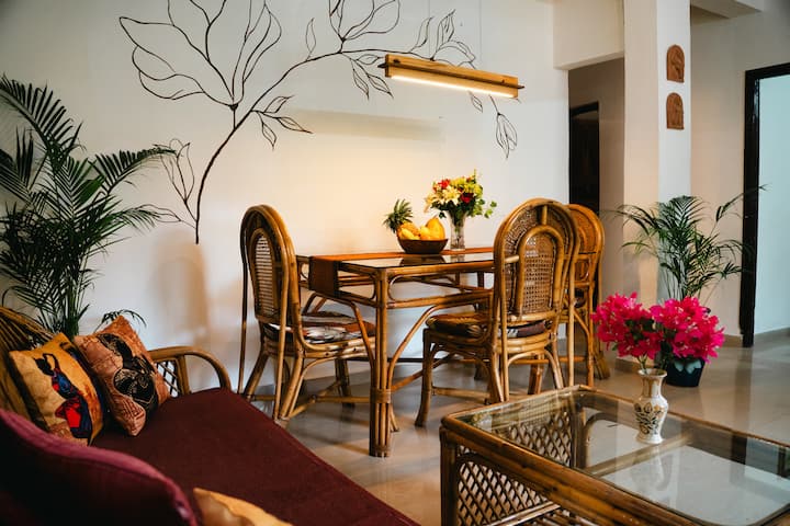 Dining area image 1