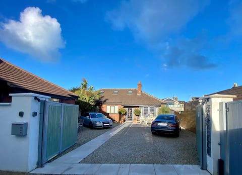 Oakville Lodge, Entire Home, Adults only