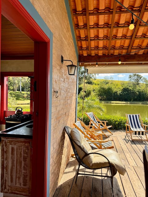 The Lake House: Rustic Charming and Cozy