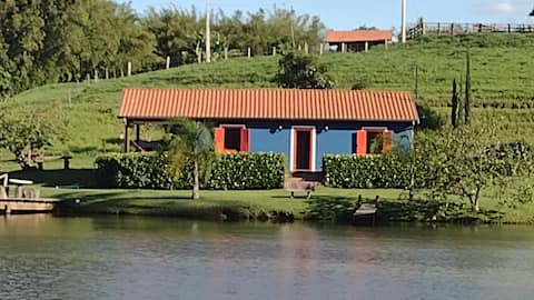 Lake House: rustic, equipped and cozy.