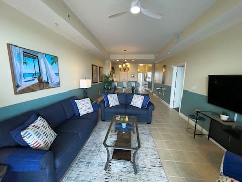 Top Airbnb: Stunning, Serene Lakefront Penthouse Facing Disney in Lake Buena Vista