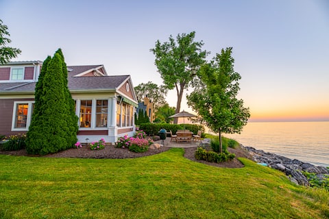 Baba's Lakehouse 6 bedroom Lakefront home