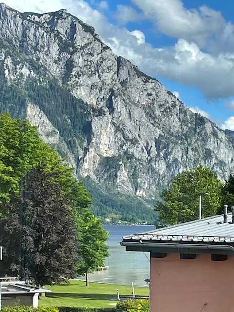 Vacation home Gmunden, terrace, lake and mountain views