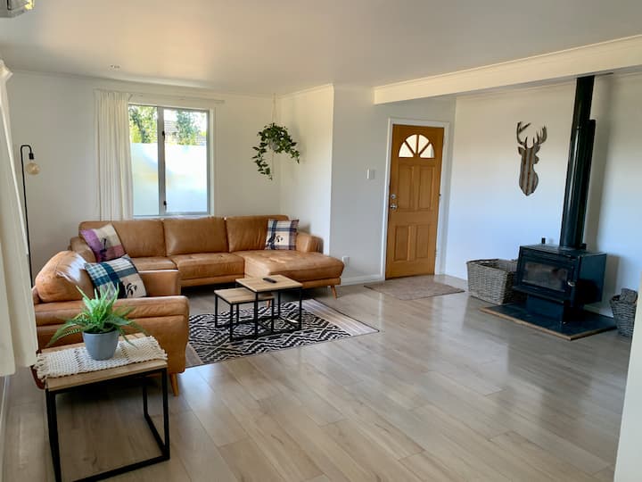 Home With Fully Fenced Backyard-parkside Bach - 特卡波湖