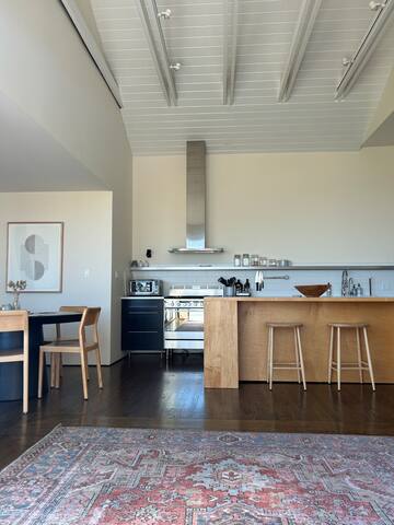 Architect’s House with Skyline Views in Noe Valley gallery image 3