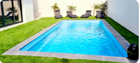 Contemporary Villa Large Buffets - Beach Pool