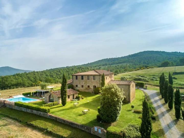 Stunning Luxury Tuscany Villa Rental - Italy
