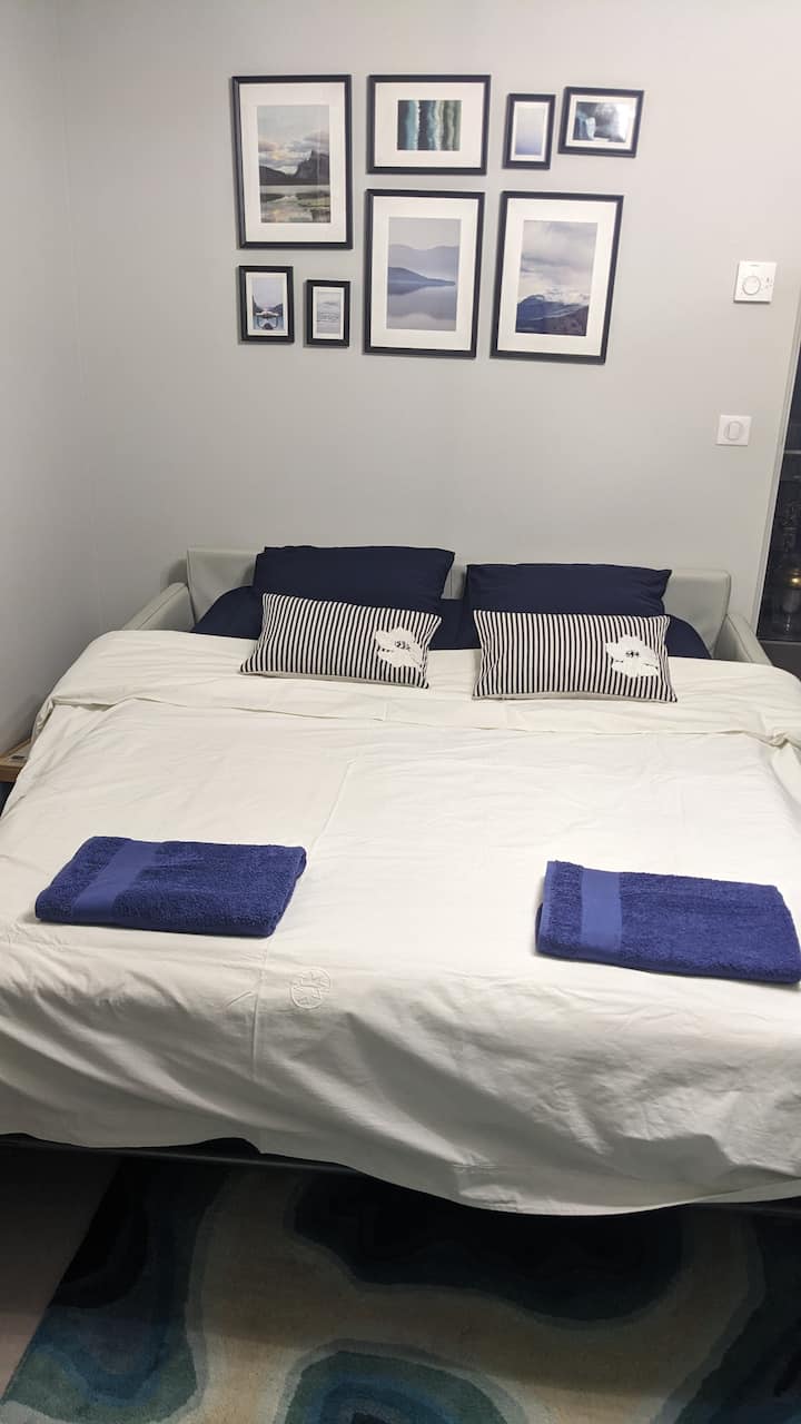 本季度，这张沙发床已更换为真正的床，仍为140厘米