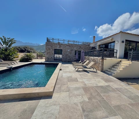 Casa Luna villa heated pool close sea view