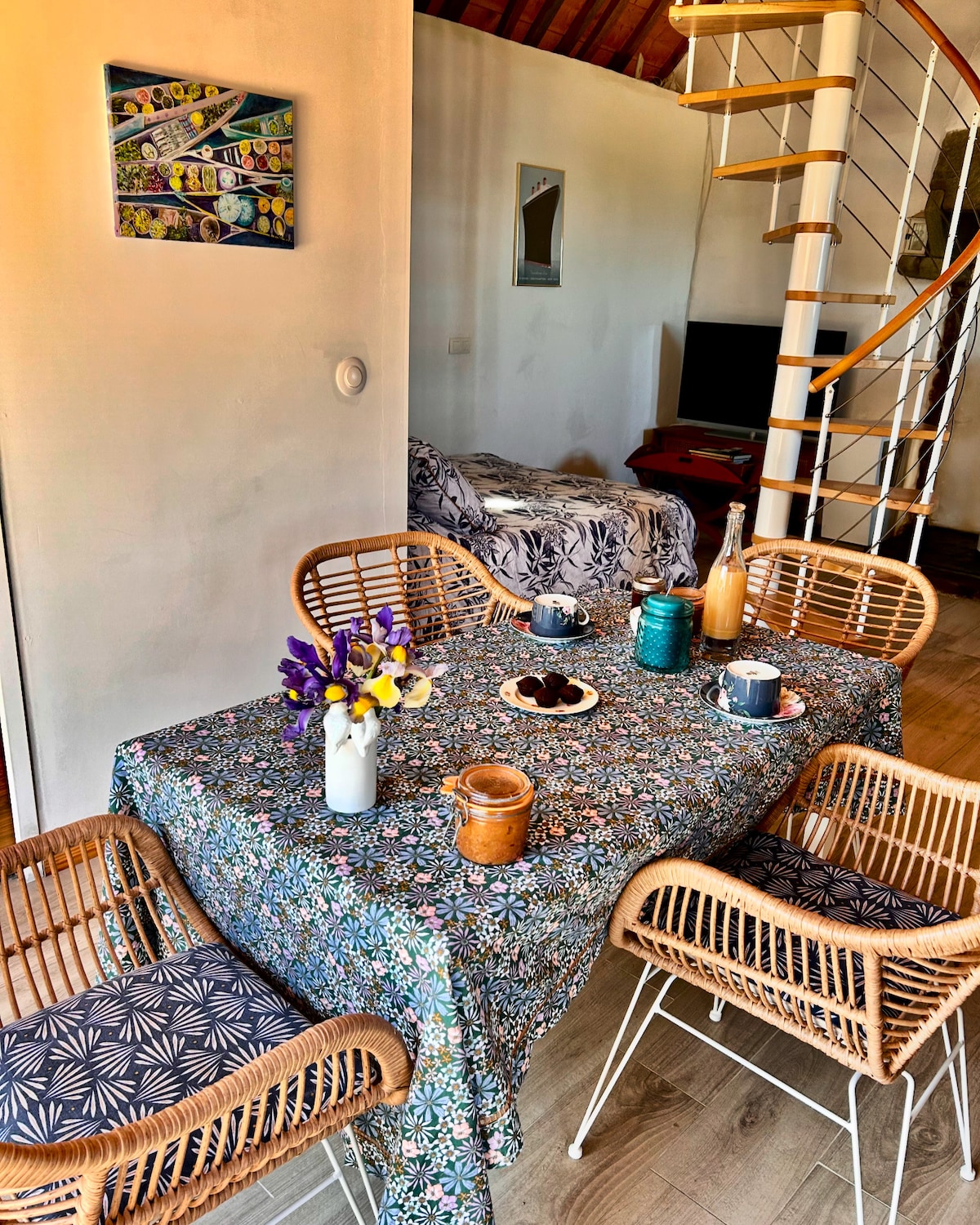 Popular Airbnb listing: Bucolic Breton Penty 4 people Plougasnou in Plougasnou