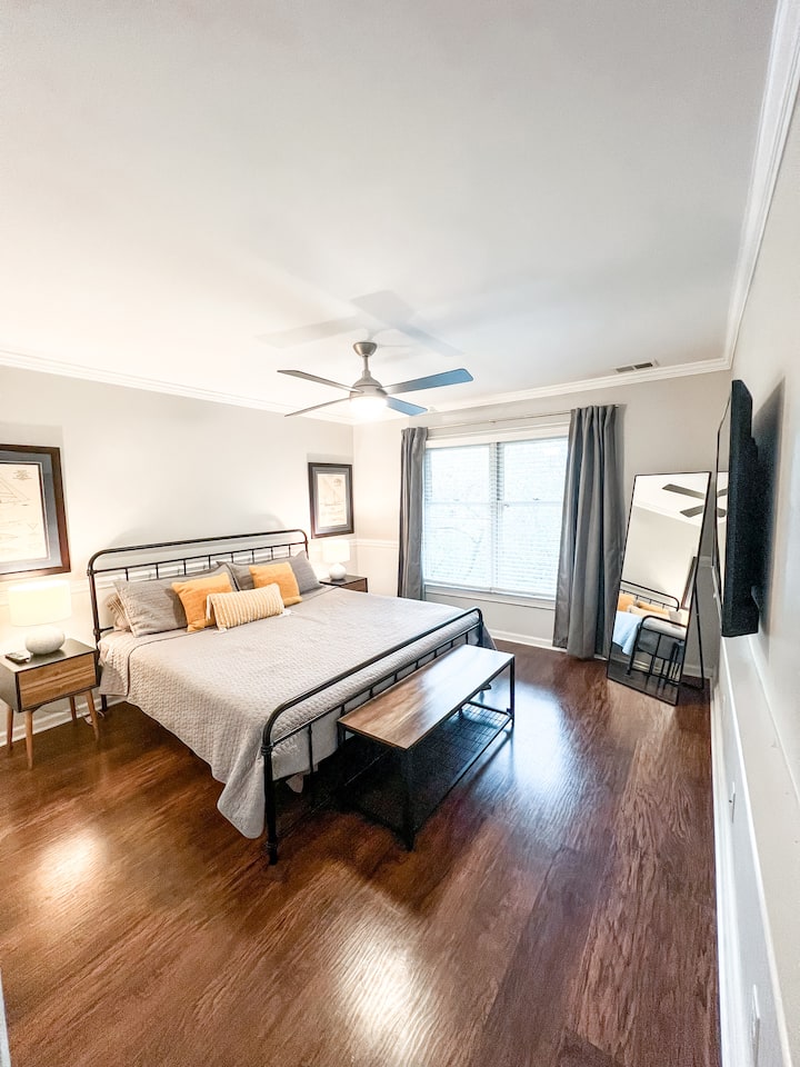 位于楼上。 全功能卫生间2与2号卧室、3号和4号卧室共用。 