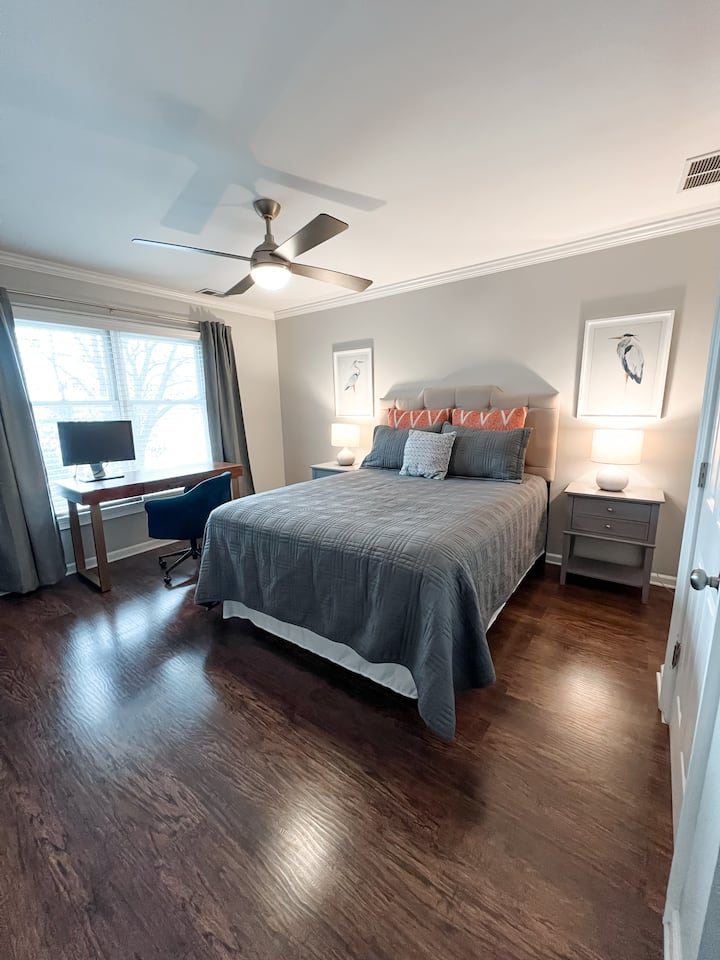 位于楼上。 全功能卫生间2与2号卧室、3号和4号卧室共用。 