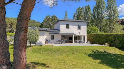 Contemporary villa with pool - 170 m2