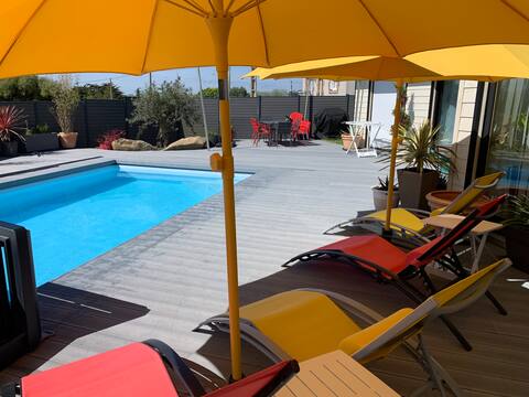 Villa 8 Pl., Close to beaches, with pool and sauna