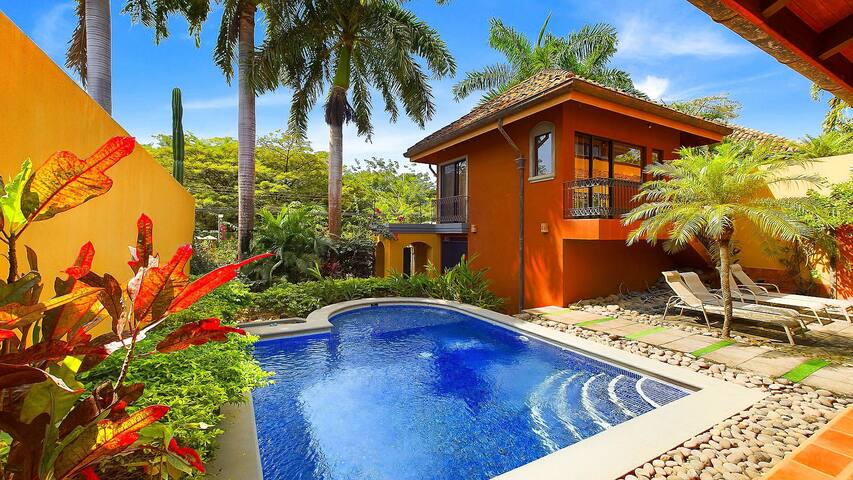 Luxury 4BD/4BTH Villa Private Pool, Steps to Beach