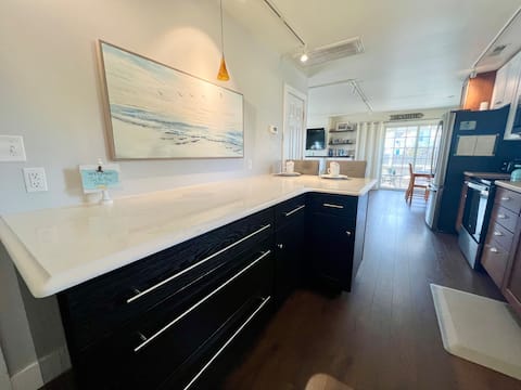 Seas the Day Getaway~Pool ~near Waterfront Park