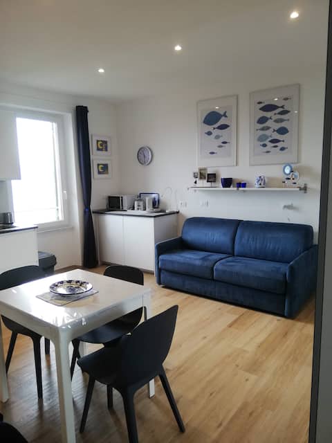 Popular Airbnb listing: Rosy1- Sea view/private parking in La Spezia
