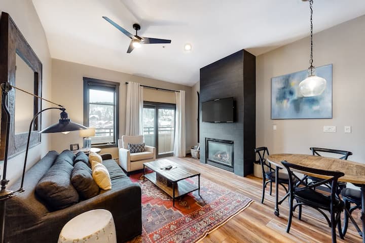 Modern, In-town Condo With Pool & Hot Tubs - Walk To Lifts & Main Street - Breckenridge, CO