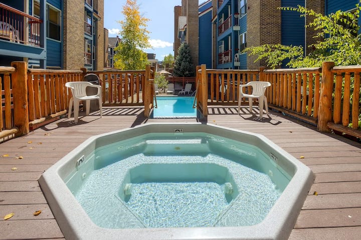 Downtown Ski Studio W Pool, Hot Tub, & Balcony - Breckenridge, CO