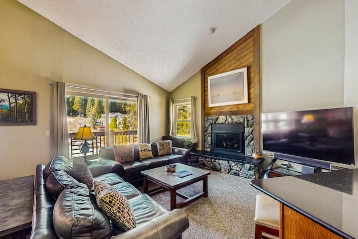 Ski-in/out 2br With Pool, Hot Tub - Breckenridge, CO
