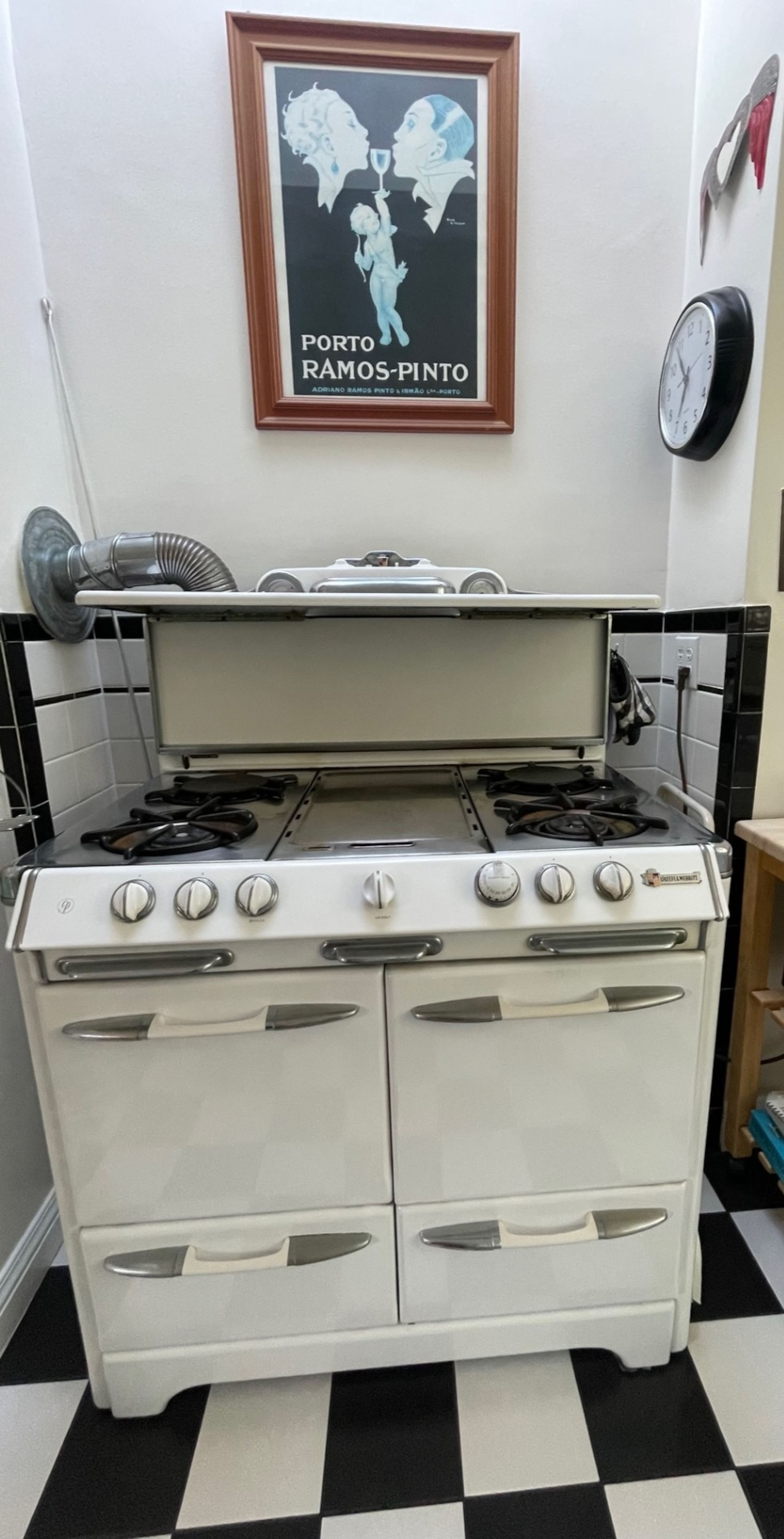 Home in San Francisco · ★4.95 · 2 bedrooms · 2 beds · 1 bath - Image 19