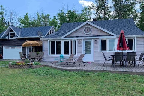 Luxury Cottage with Tikki Hut