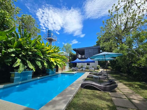 A Luxe Villa w/ Private Pool & free Netflix+WiFi