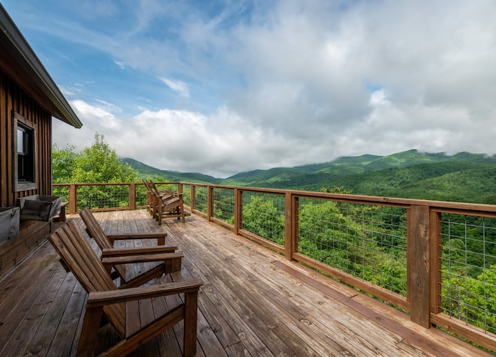 The Brindle Barn | Pet Friendly, Fenced Yard & Stunning Views - Black Mountain, NC
