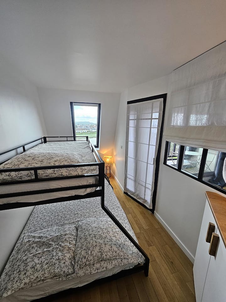 Habitación para niños (se prohíbe la litera para menores de 6 años)