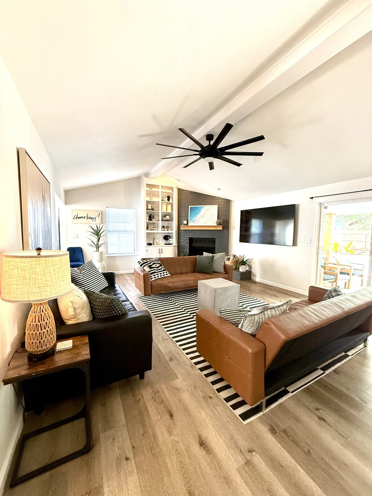 The Yellow Door - West Side Norman Retreat & Pool - Houses for